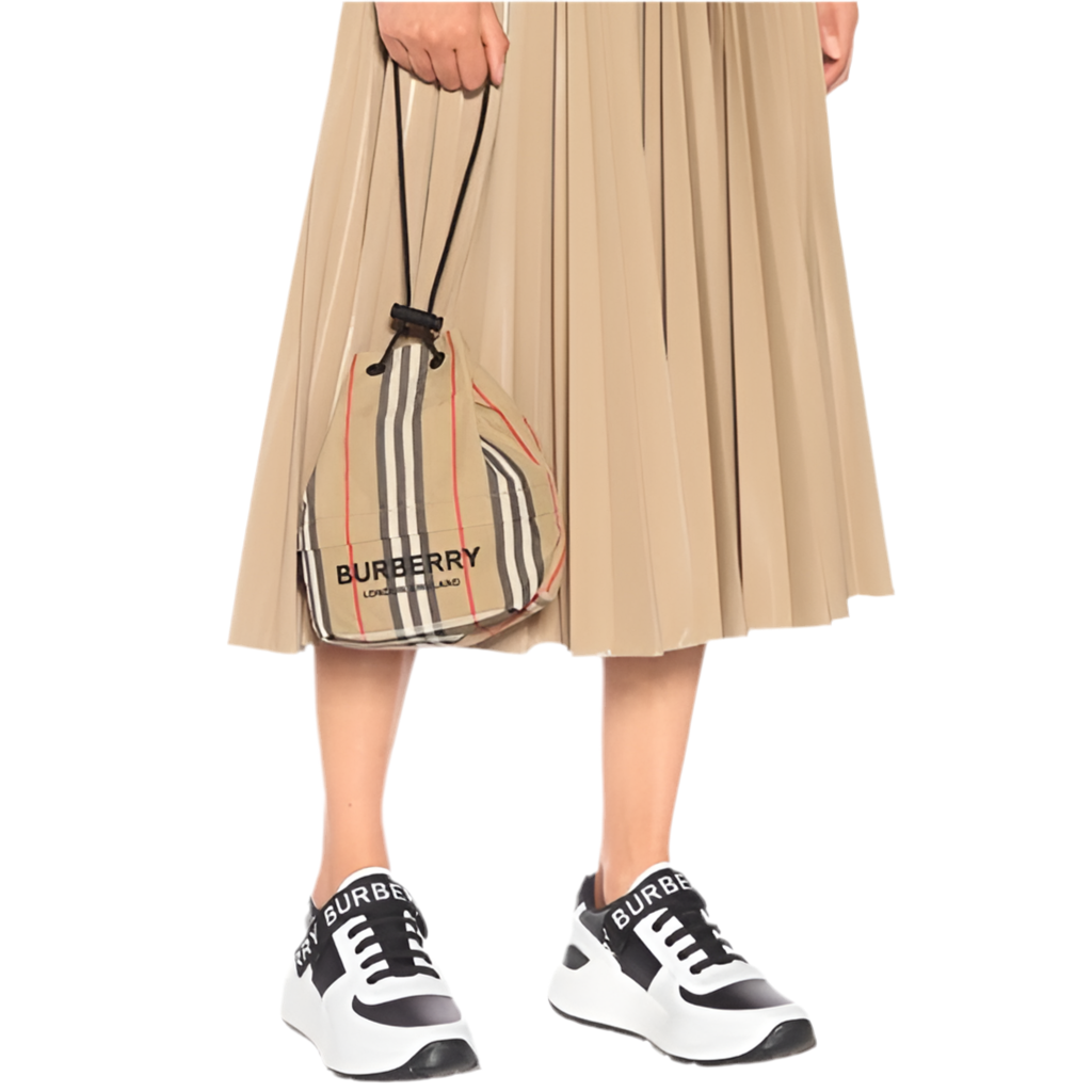 BURBERRY POUCH