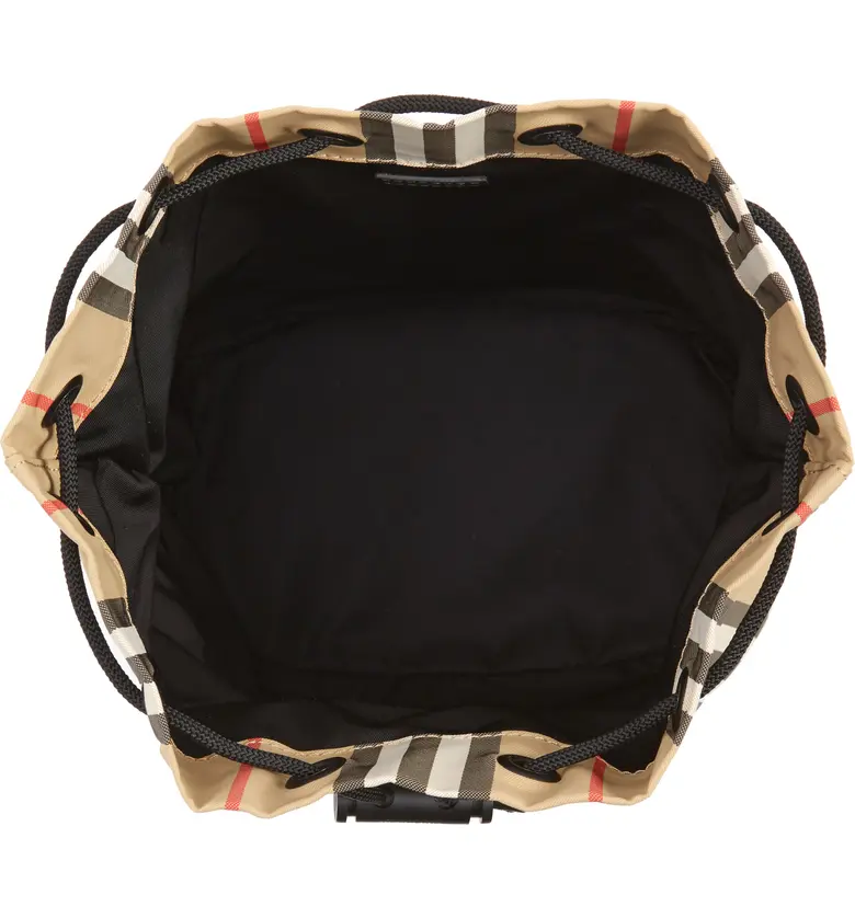 BURBERRY POUCH